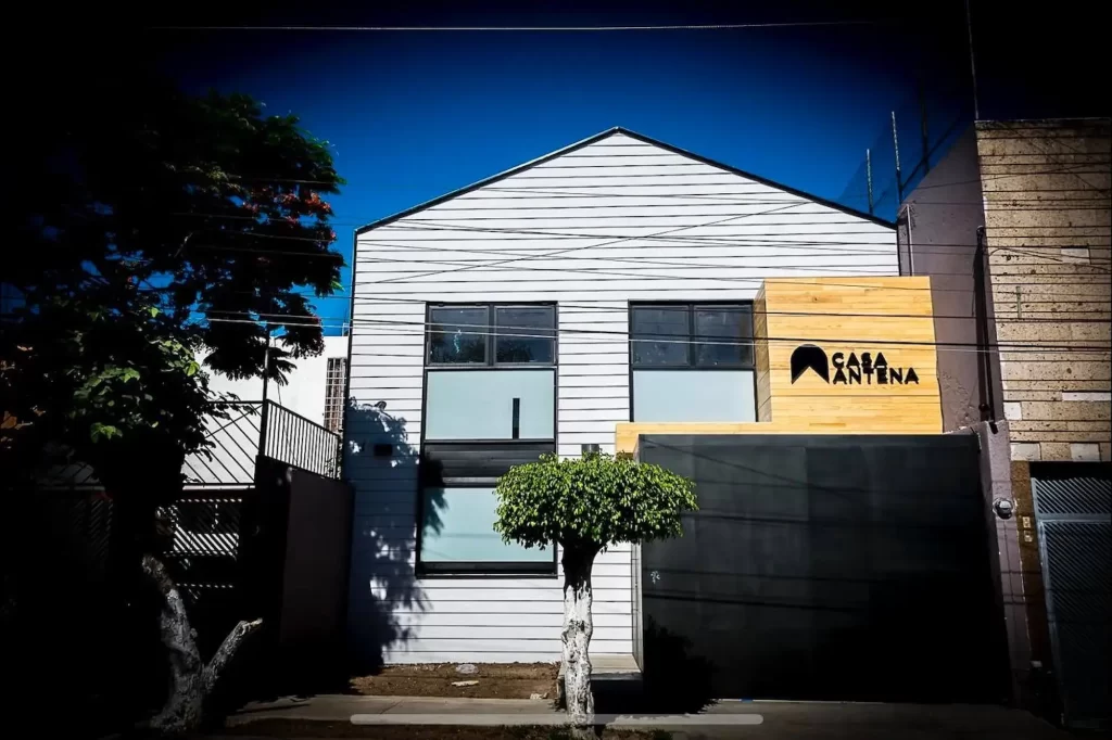 Casa Antena León front