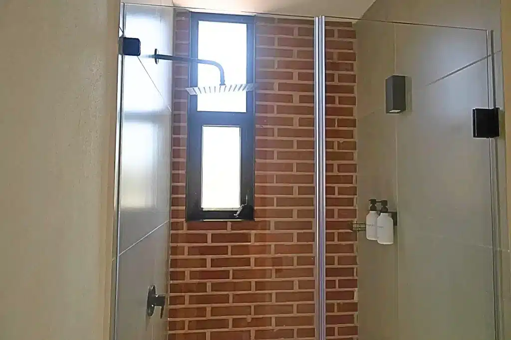 NoriaAlta_ValerieThomas-MainRoom_shower-bath